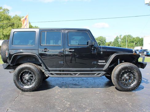 Used 2015 Jeep Wrangler Unlimited Sport AWD/4WD image 3