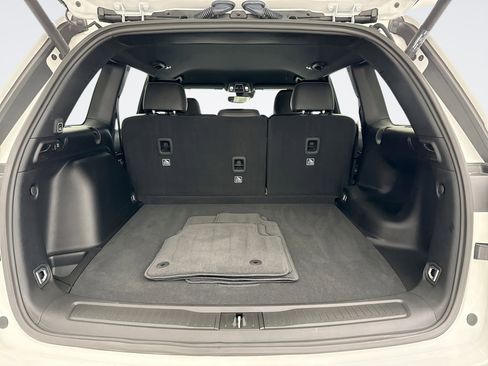 Used 2024 Jeep Grand Cherokee Altitude image 18