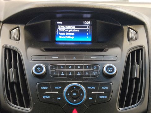 Used 2017 Ford Focus SE FWD image 25