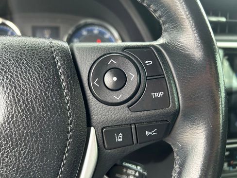 Used 2018 Toyota Corolla SE w/ SE Premium Package FWD image 25