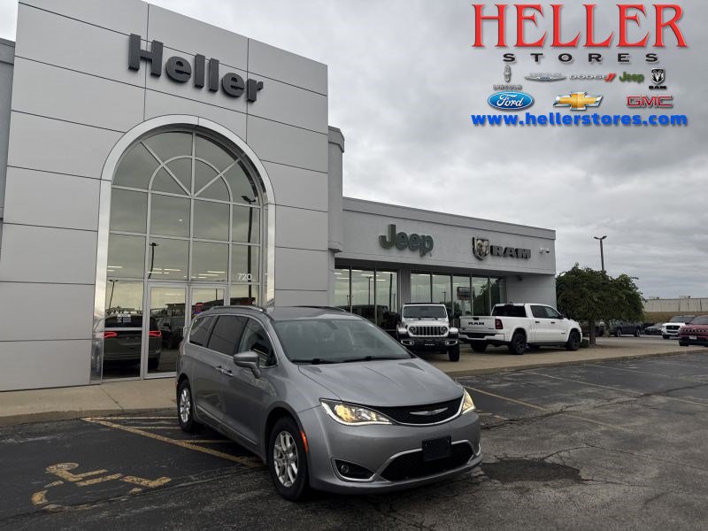 Used 2020 Chrysler Pacifica Touring-L FWD image 1