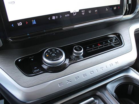 Used 2025 Ford Expedition Platinum AWD/4WD image 38