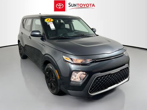 Used 2022 Kia Soul LX image 1
