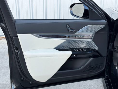 Used 2023 BMW i7 xDrive60 w/ Executive Package 2 image 48