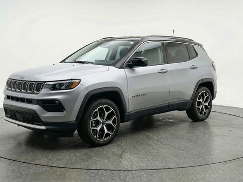 Used 2025 Jeep Compass Limited image 3