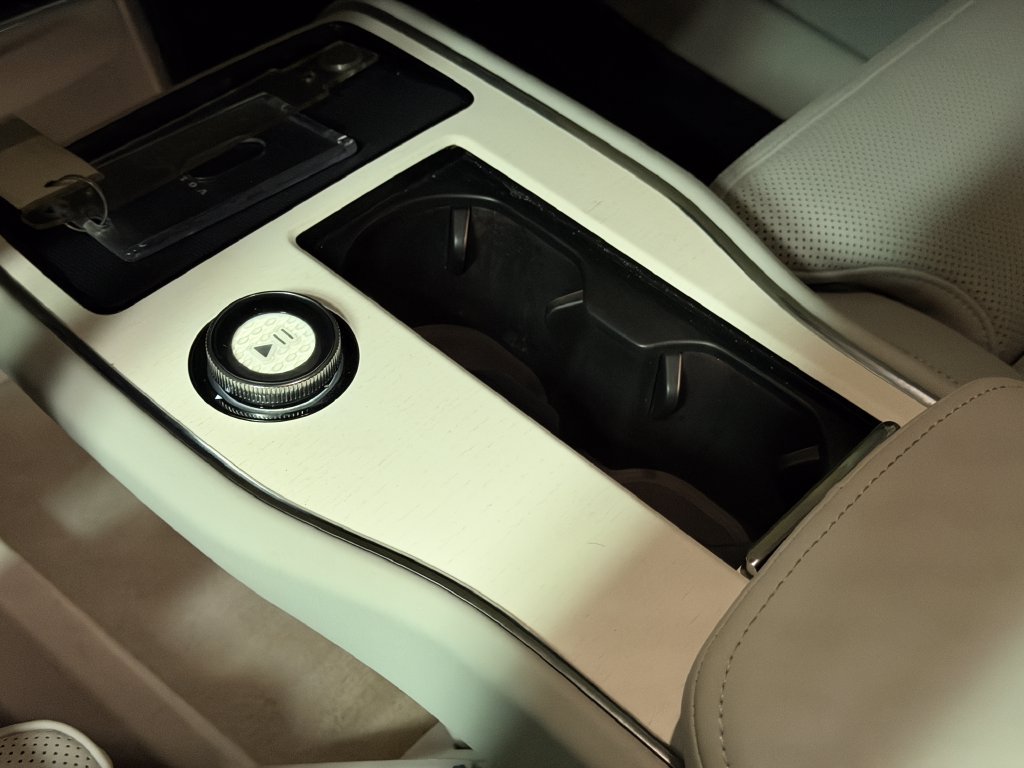Certified 2025 Volvo EX90 Plus AWD/4WD image 22