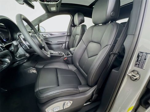 New 2026 Porsche Macan image 5