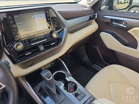 Used 2022 Toyota Highlander Limited image 17