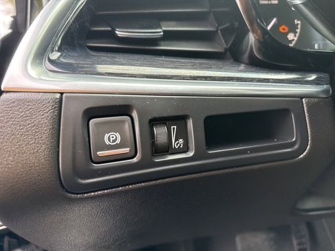 Used 2023 Cadillac XT5 Premium Luxury image 33