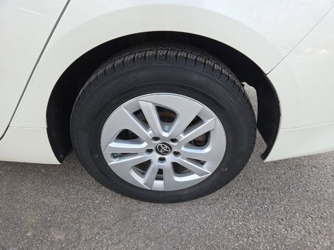 Used 2016 Toyota Prius Two image 19