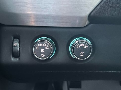 Used 2017 GMC Yukon XL SLE w/ SLE Value Package image 17