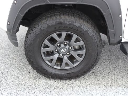 Used 2023 Toyota Tacoma SR5 RWD image 11