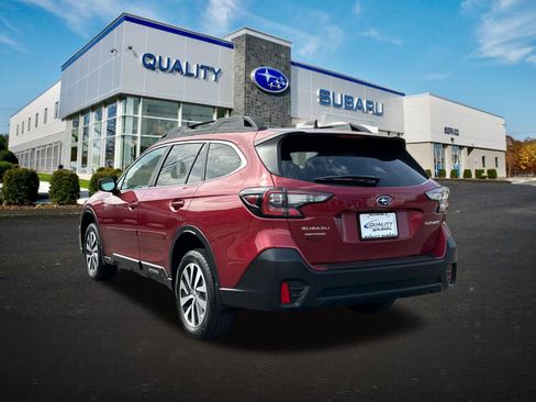 Used 2021 Subaru Outback Premium image 2