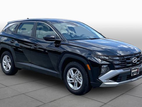 Used 2025 Hyundai Tucson SE FWD image 3