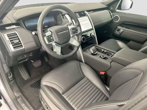 Certified 2025 Land Rover Discovery S AWD/4WD image 9