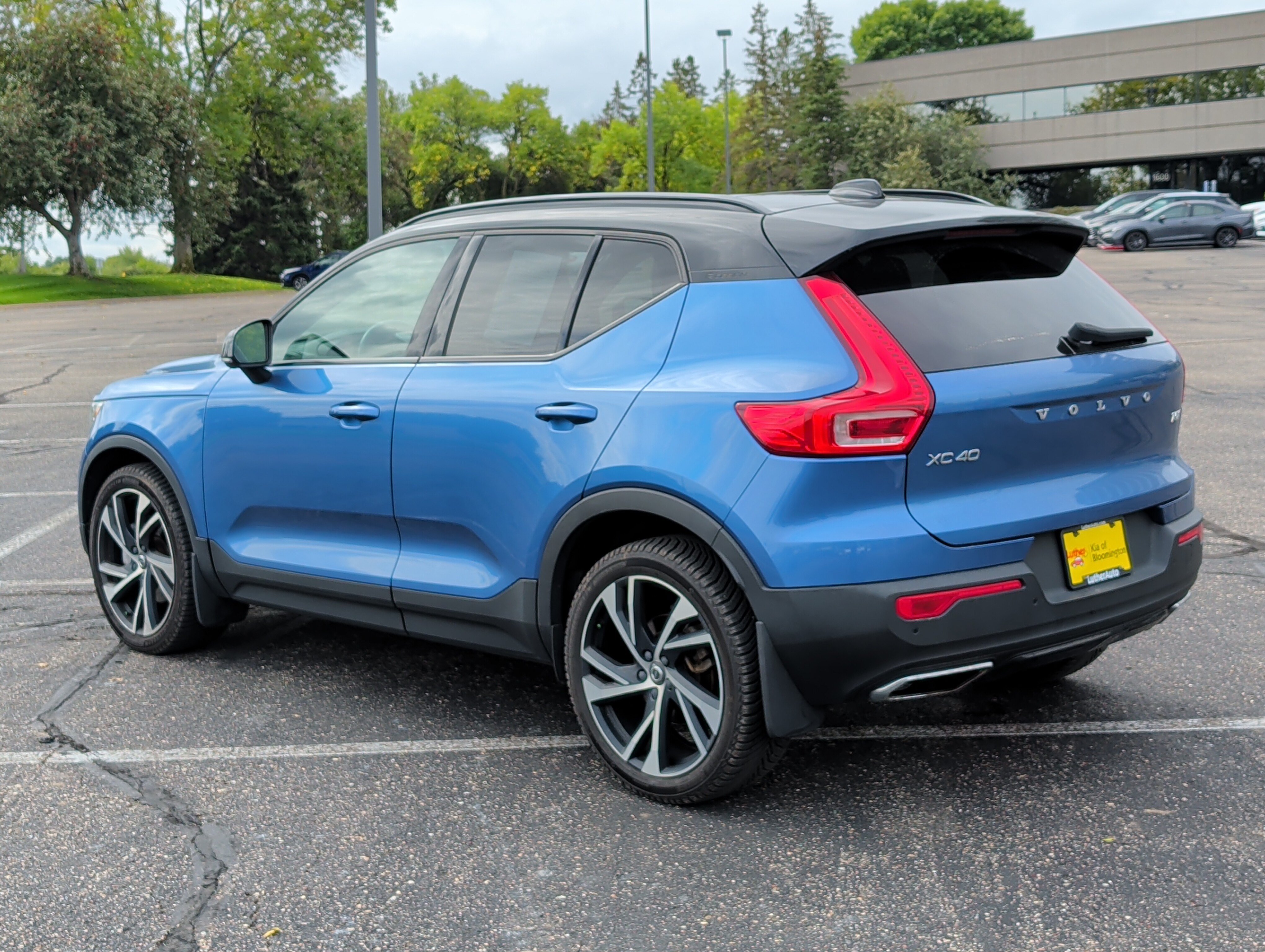 Used 2020 Volvo XC40 T5 R-Design AWD/4WD image 3