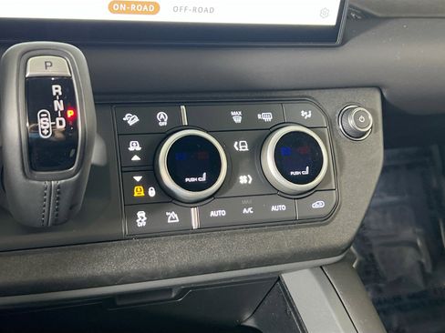 Used 2025 Land Rover Defender 110 X-Dynamic SE image 15