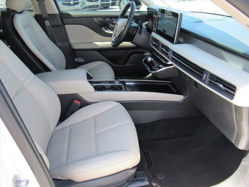 Used 2025 Lincoln Corsair FWD w/ Equipment Group 101A image 10