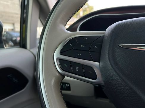 Used 2020 Chrysler Pacifica Limited FWD image 22