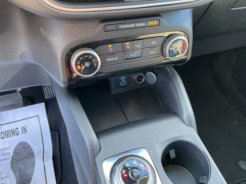 Used 2021 Ford Escape SE image 11