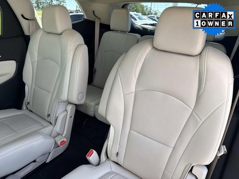 Used 2023 Buick Enclave Essence image 14