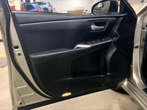 Used 2017 Toyota Camry SE image 21