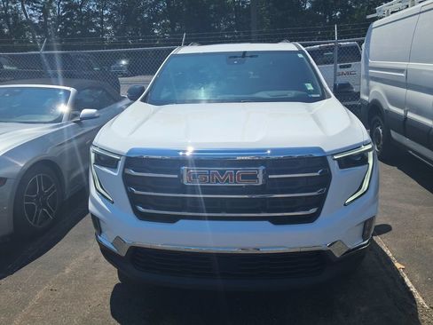 Used 2024 GMC Acadia Elevation w/ Luxury Package FWD image 5