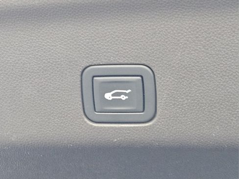 Used 2022 Chevrolet Tahoe LT w/ LT Signature Package RWD image 28
