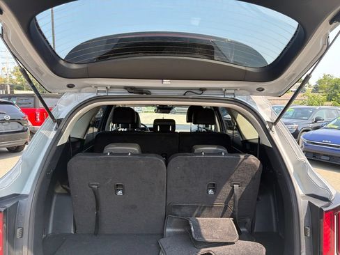 Certified 2025 Kia Sorento S w/ Panoramic Sunroof Package AWD/4WD image 11