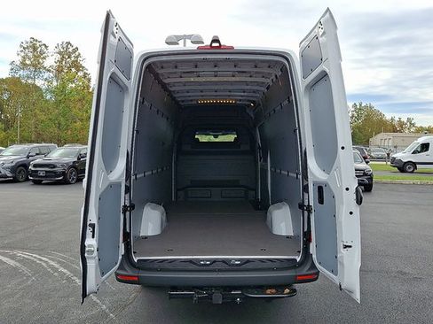 Used 2026 Mercedes-Benz Sprinter 2500 image 8