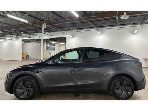 Used 2026 Tesla Model Y 2WD image 8