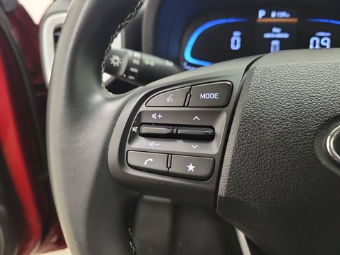 Used 2025 Hyundai Venue Limited FWD image 22