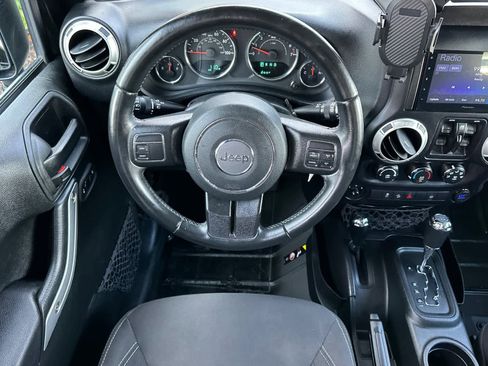 Used 2018 Jeep Wrangler Unlimited Sahara image 14