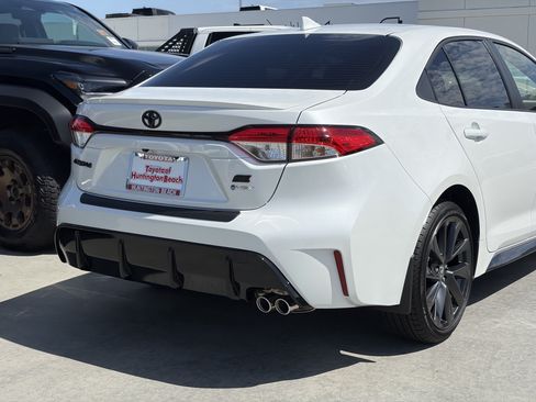 Certified 2026 Toyota Corolla SE FWD image 4