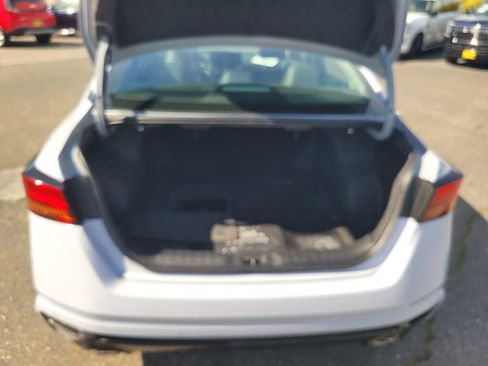 Used 2024 Nissan Altima 2.0 SR image 11