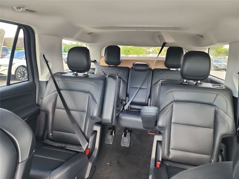 New 2026 Lincoln Navigator Premiere AWD/4WD image 15