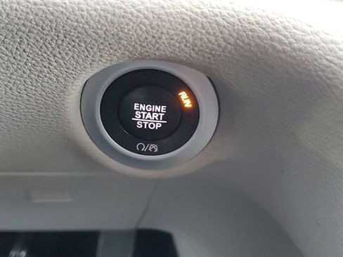Used 2022 Chrysler Pacifica Touring-L AWD/4WD image 24