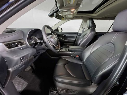 Used 2024 Toyota Highlander XLE image 21