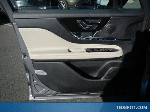 Certified 2025 Lincoln Corsair Reserve image 22