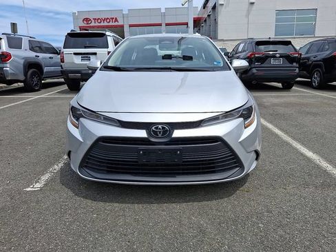 Used 2024 Toyota Corolla LE FWD image 2