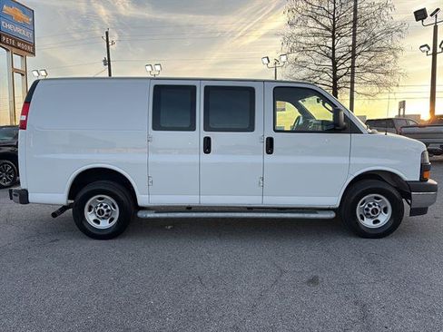 Used 2024 GMC Savana 2500 w/ Driver Convenience Package image 8