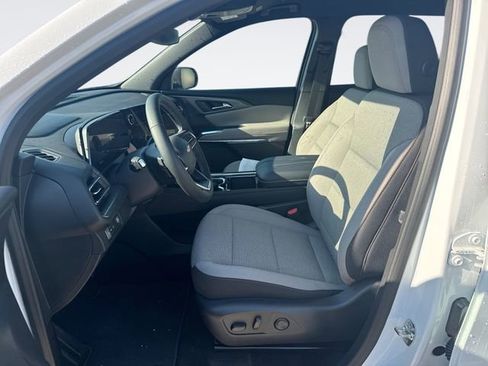 New 2026 Chevrolet Traverse LT image 11
