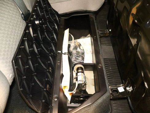 Used 2020 Toyota Tacoma SR5 image 38