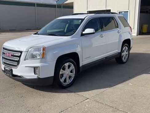 Used 2017 GMC Terrain SLE w/ Convenience Package image 4