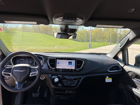 New 2026 Chrysler Voyager LX FWD image 28