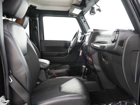 Used 2016 Jeep Wrangler Unlimited Sahara AWD/4WD image 12