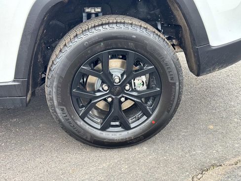 New 2026 Jeep Grand Cherokee Laredo image 11