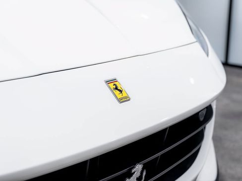 Used 2020 Ferrari Portofino RWD image 28