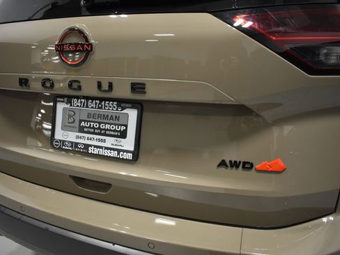 Certified 2025 Nissan Rogue SV AWD/4WD image 12