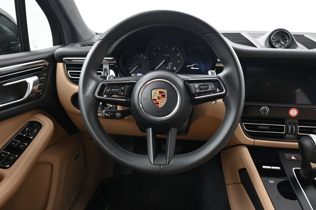 Used 2026 Porsche Macan AWD/4WD image 13
